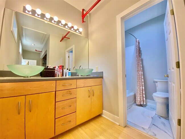 Building Photo - 254 W Washington St