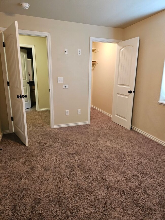 Building Photo - 6953 Hitching Post Ln