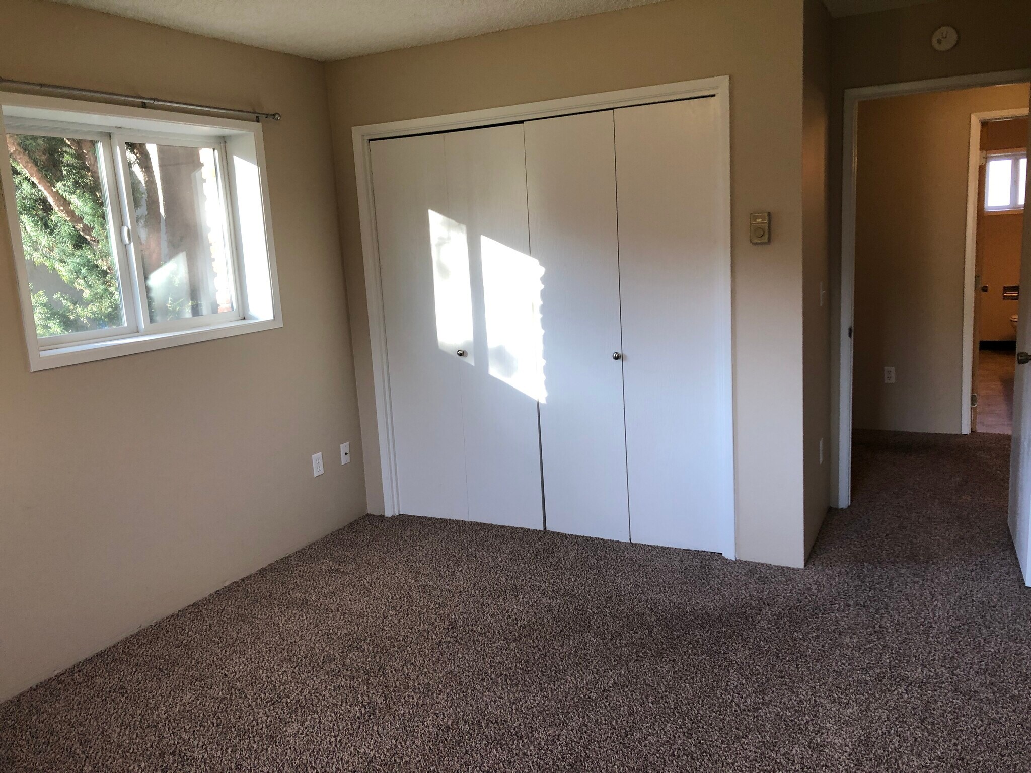 Building Photo - 1804 N Oak St