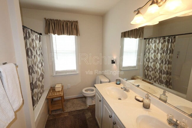 Building Photo - 7238 Ancient Oak Dr