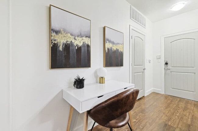 Building Photo - 5725 Town and Country Blvd