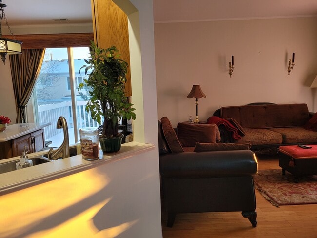 Building Photo - 2075 College Green Dr