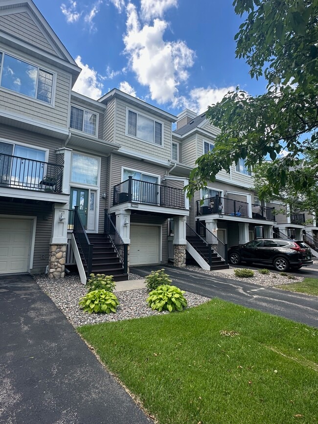 Building Photo - 14644 Sumter Ave