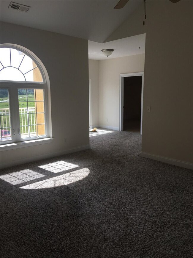 Building Photo - 168 Villa Grande St