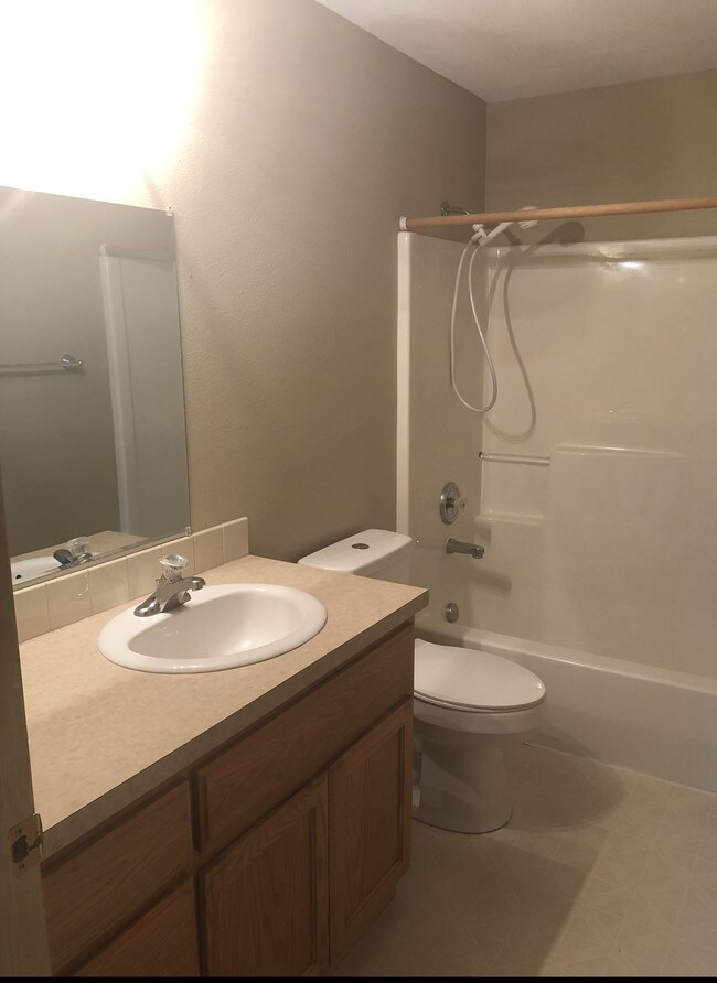 full bath - 115 Haylen Dr
