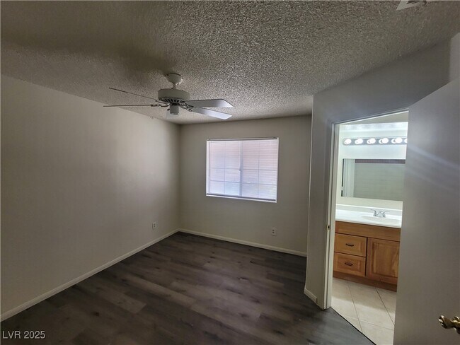 Building Photo - 1608 N Torrey Pines Dr