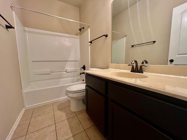 Building Photo - Luxury Duplex Home in Kyle, TX