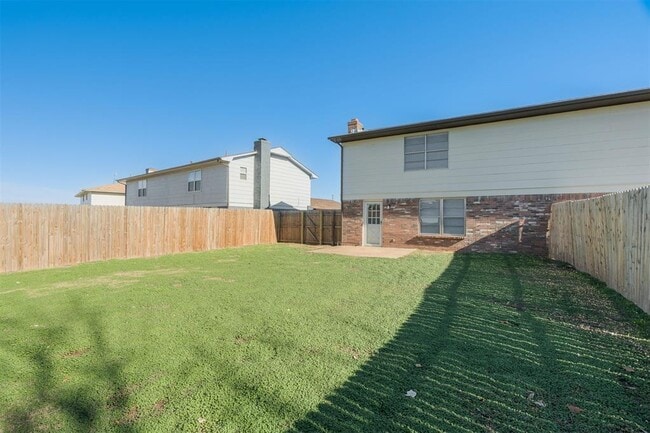 Building Photo - 11715 N Francis Ave