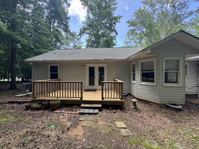 Building Photo - 112 Oak Leaf Cir