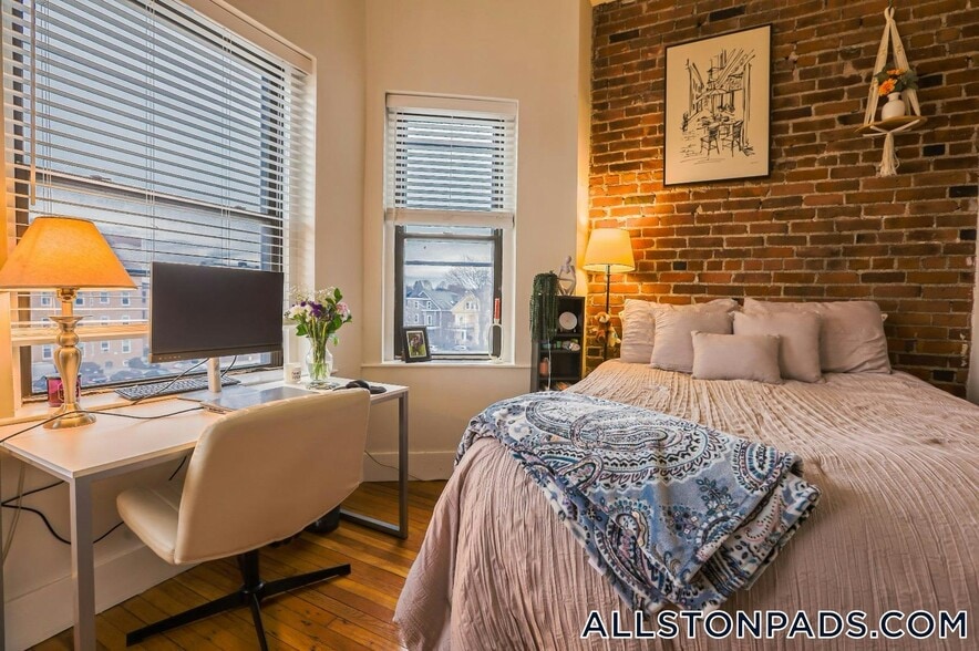 Building Photo - 11 Gorham St