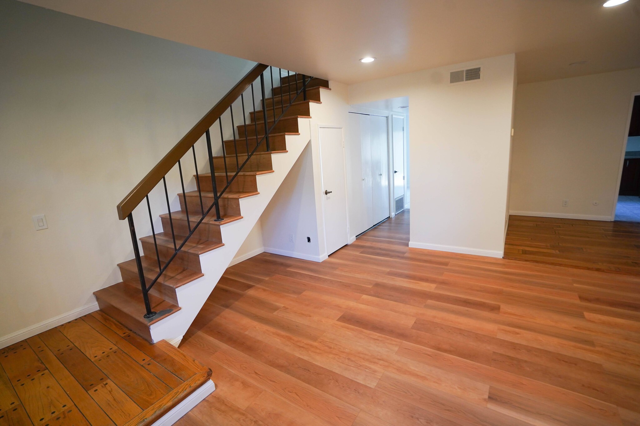 Building Photo - 2396 Shoreside Ct