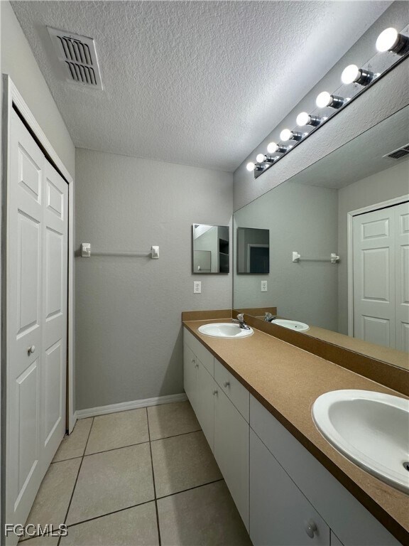 Building Photo - 1405 SW 10th St