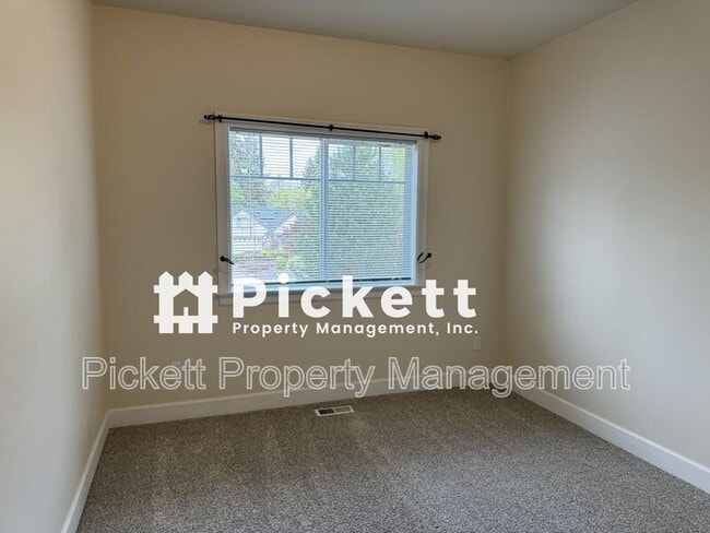 Building Photo - 1627 Lucero Pl E