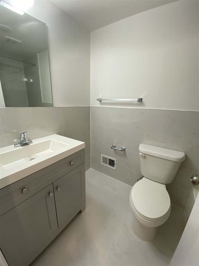 Building Photo - 55 63rd St