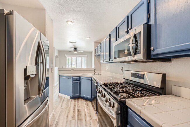 Building Photo - Beautiful and Nicely Remodeled Henderson T...