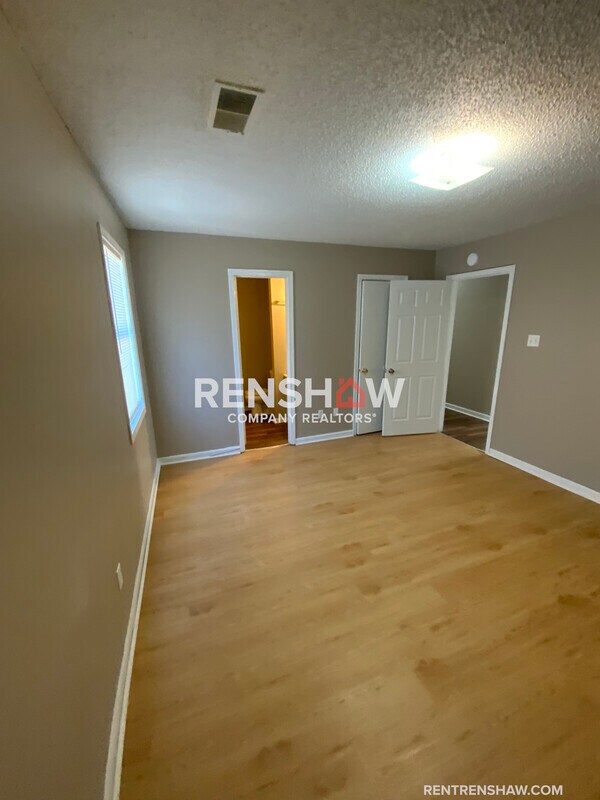 Building Photo - 632 Lee St