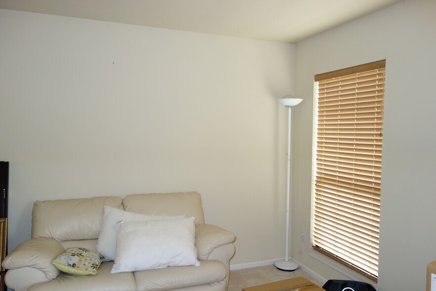 Building Photo - 114 Meadowgate Ct
