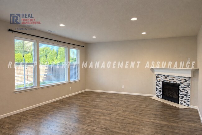 Building Photo - Spacious & Stylish 5-Bedroom Retreat in Heritage Crossing