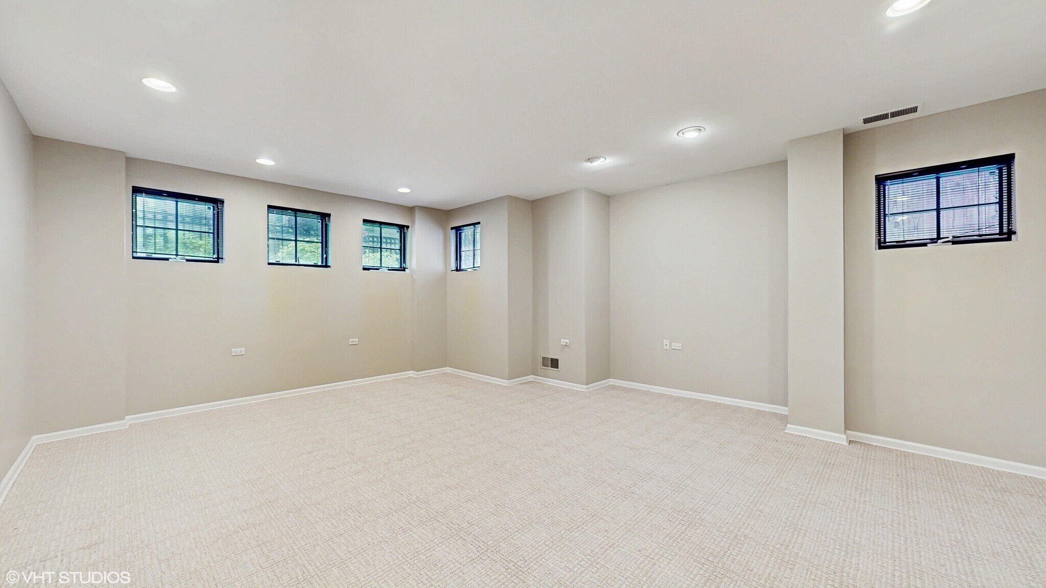 Lower Level Playroom - 710 W Aldine Ave