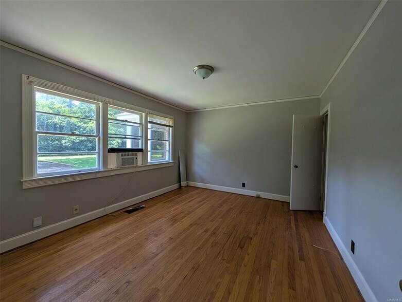 Building Photo - 10 Brantwood Dr