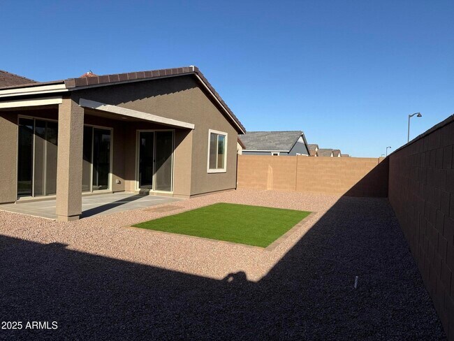 Building Photo - 40563 W Michaels Dr