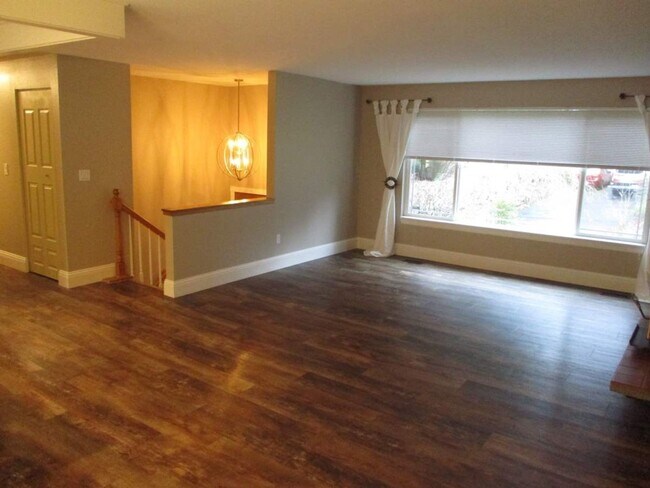 Building Photo - 3 Bedroom + Bonus, 2.5 Bathroom Gig Harbor...