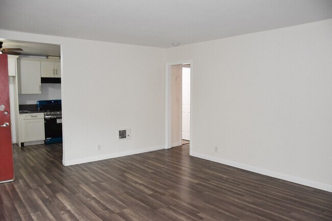 Building Photo - 411 S Kroeger St