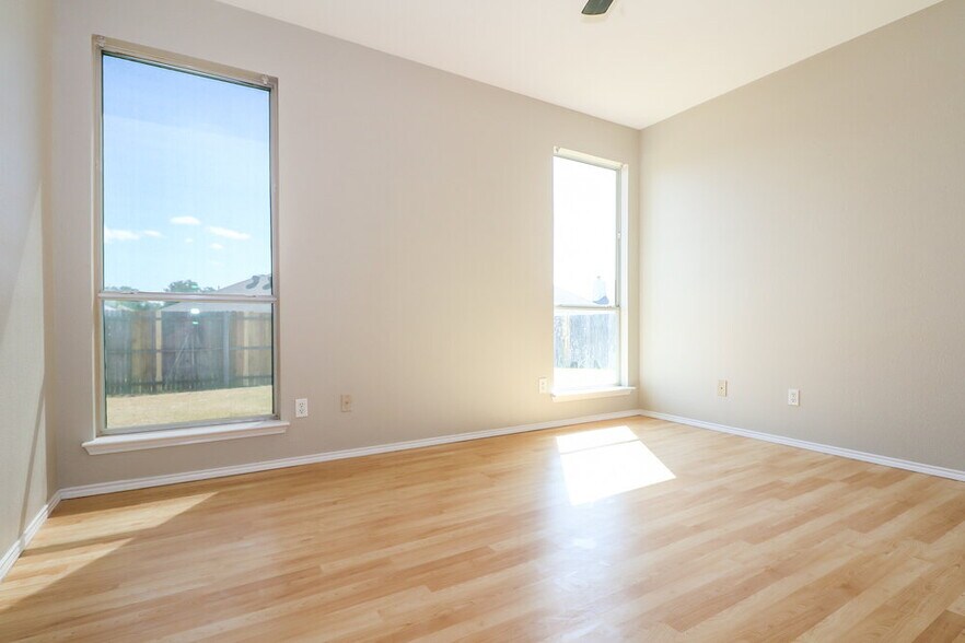 Building Photo - 1108 McKavett Dr