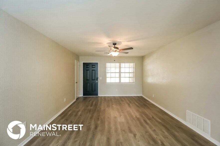 Building Photo - 207 Cherokee Dr