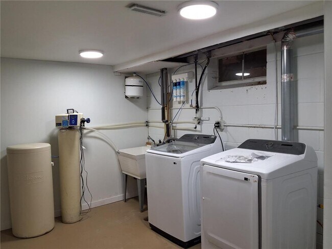 Building Photo - 7632 Scott Ave N