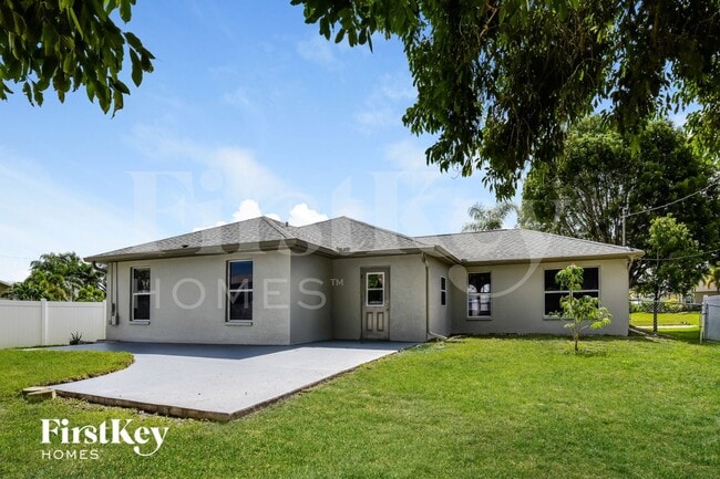 Building Photo - 3330 SW 27th Ave