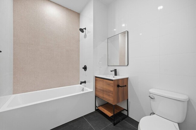 Building Photo - 379 Hawthorne St