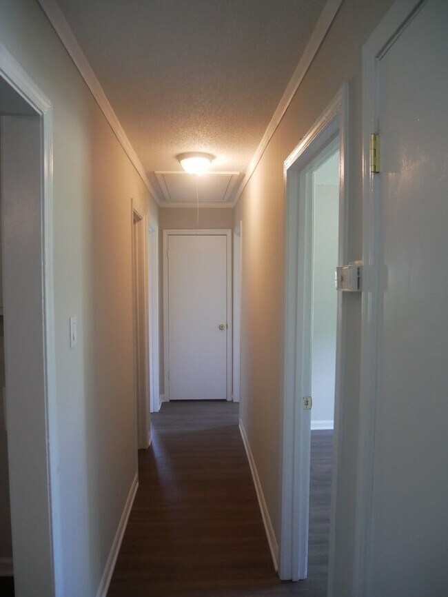 Building Photo - 2011 Coral Hills Dr