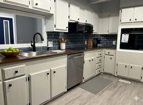 Building Photo - 3911 Victory Dr SW