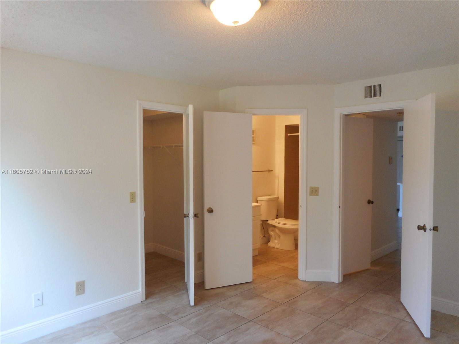 Building Photo - 12980 Vista Isles Dr
