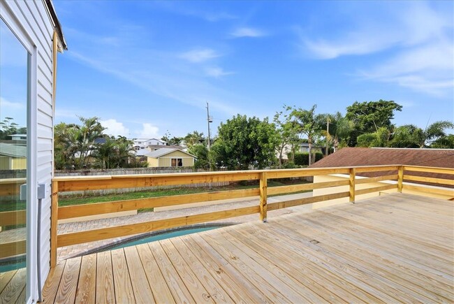 Building Photo - 515 46th St W