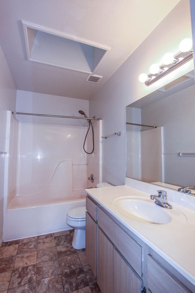 Building Photo - 8040 E Lakeshore Dr