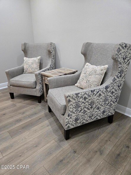 Building Photo - 8645 Weekend Dr