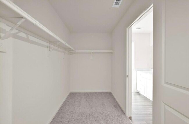 Building Photo - 14882 Calderon Dr