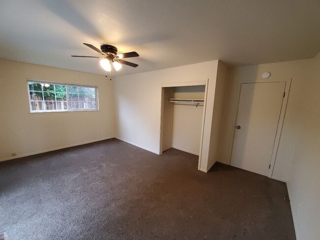 Building Photo - 4-Bedroom home located close to the Eureka...