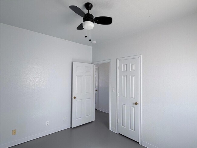 Building Photo - 251 Zimmerman Ave