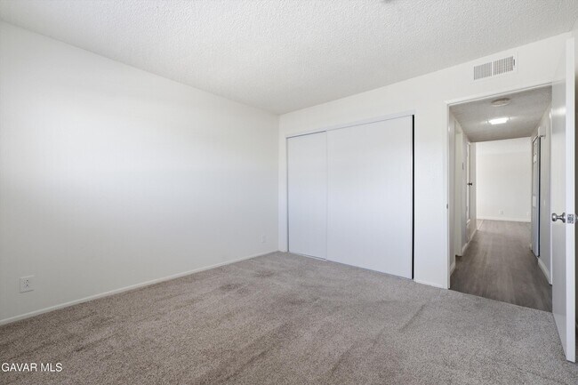 Building Photo - 5036 W Ave L8