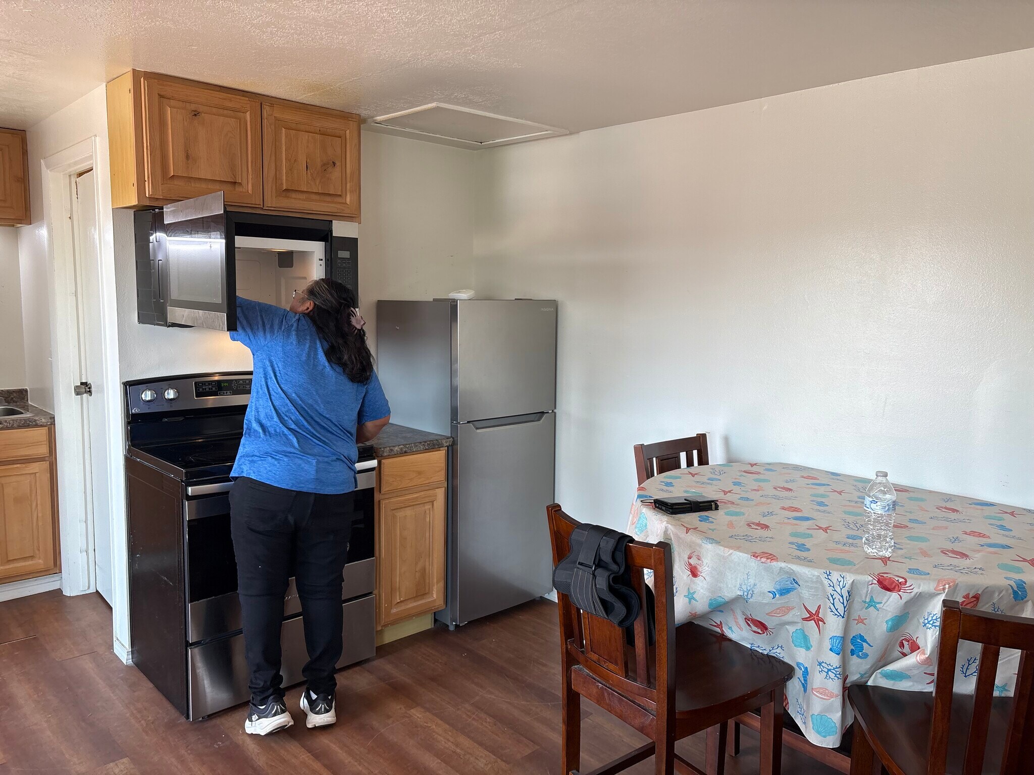 Building Photo - 570 W Main St