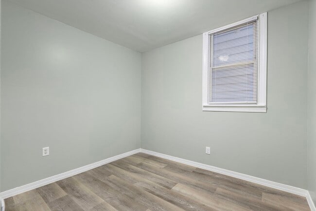 Building Photo - 197 Hutton St