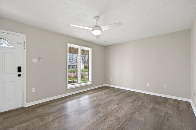 Building Photo - 2831 Hyannis Dr