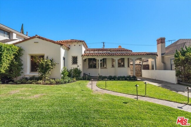 Primary Photo - 208 S Rodeo Dr