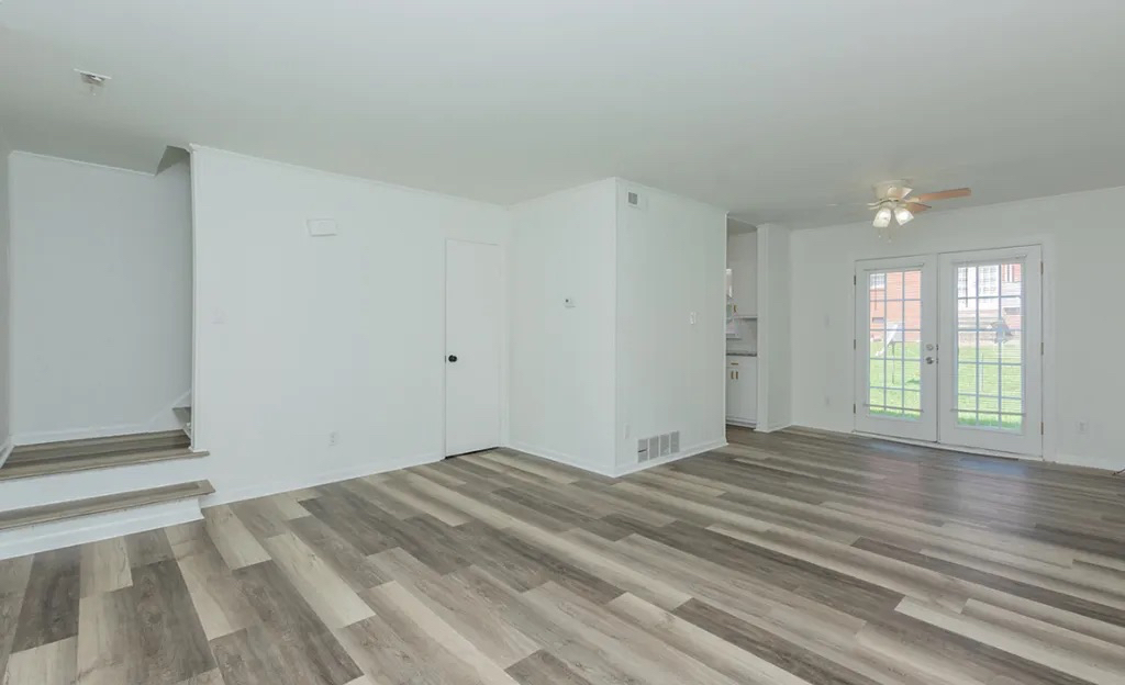 Building Photo - Room in Townhome on Greenbriar Rd