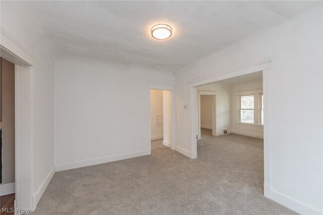 Building Photo - 1519 Ridgewood Ave