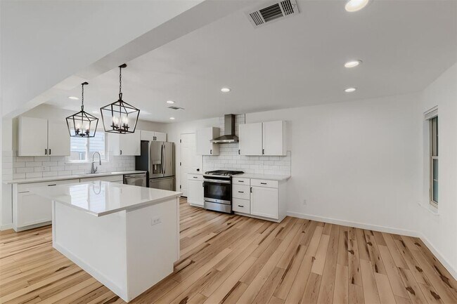 Building Photo - 2608 Piping Rock Trail