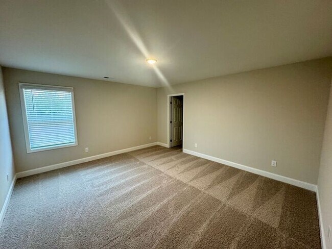 Building Photo - New Construction and over 3,500 of square footage!